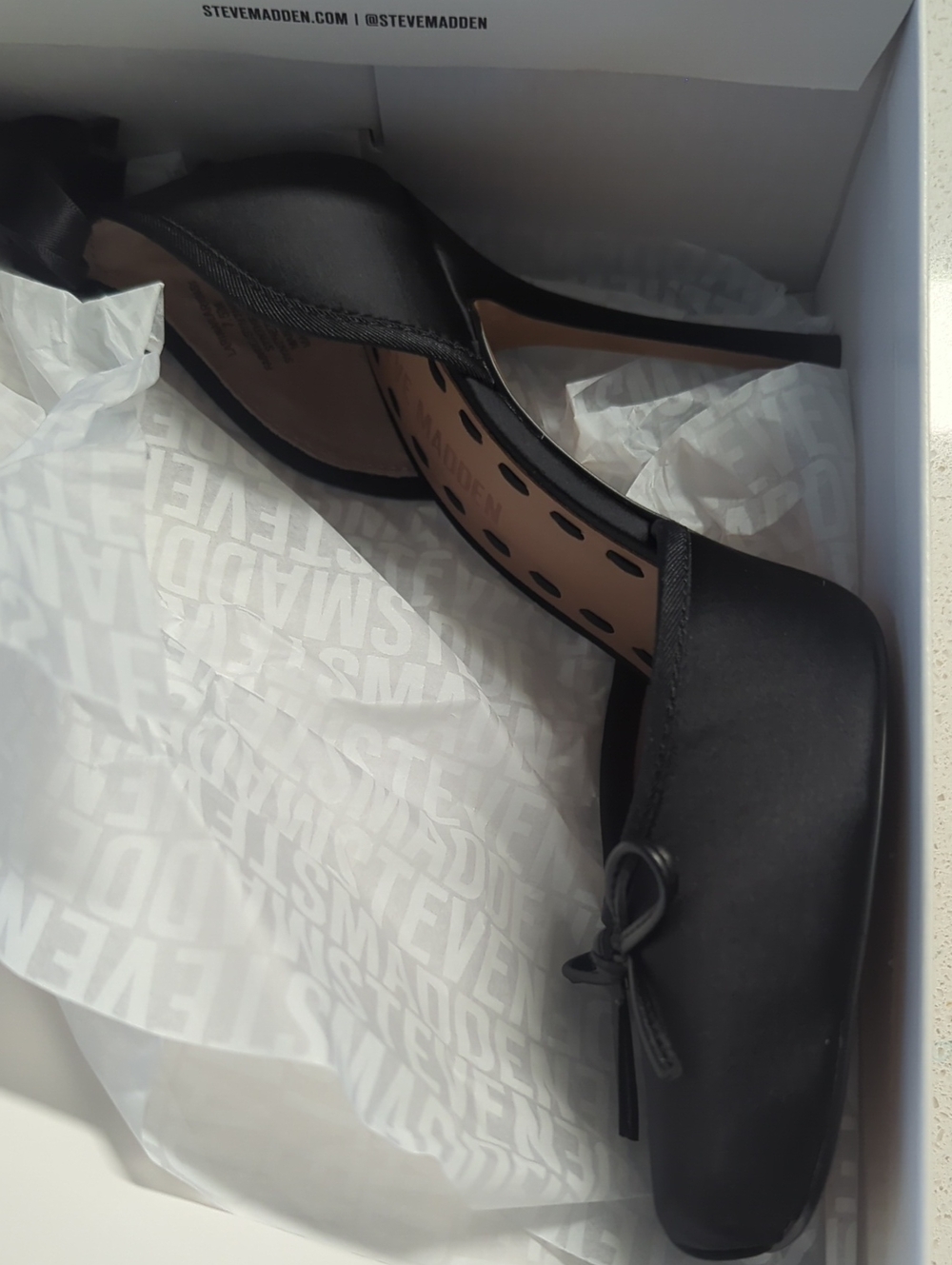 Steve Madden Black Satin Square-Toe Stiletto with Bow Accent Never Worn 7.5
